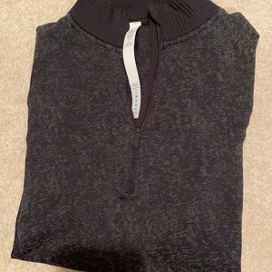 Lululemon women’s quarter zip size 8